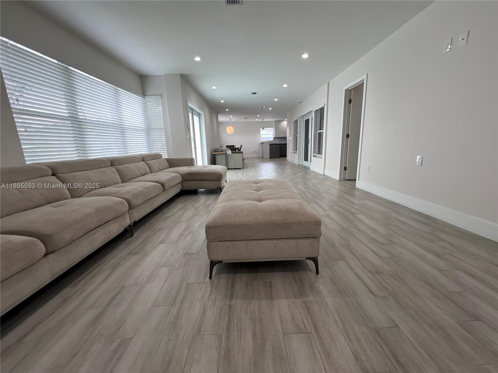HOLLYWOOD HILLS AMEN PLAT - Residential Lease