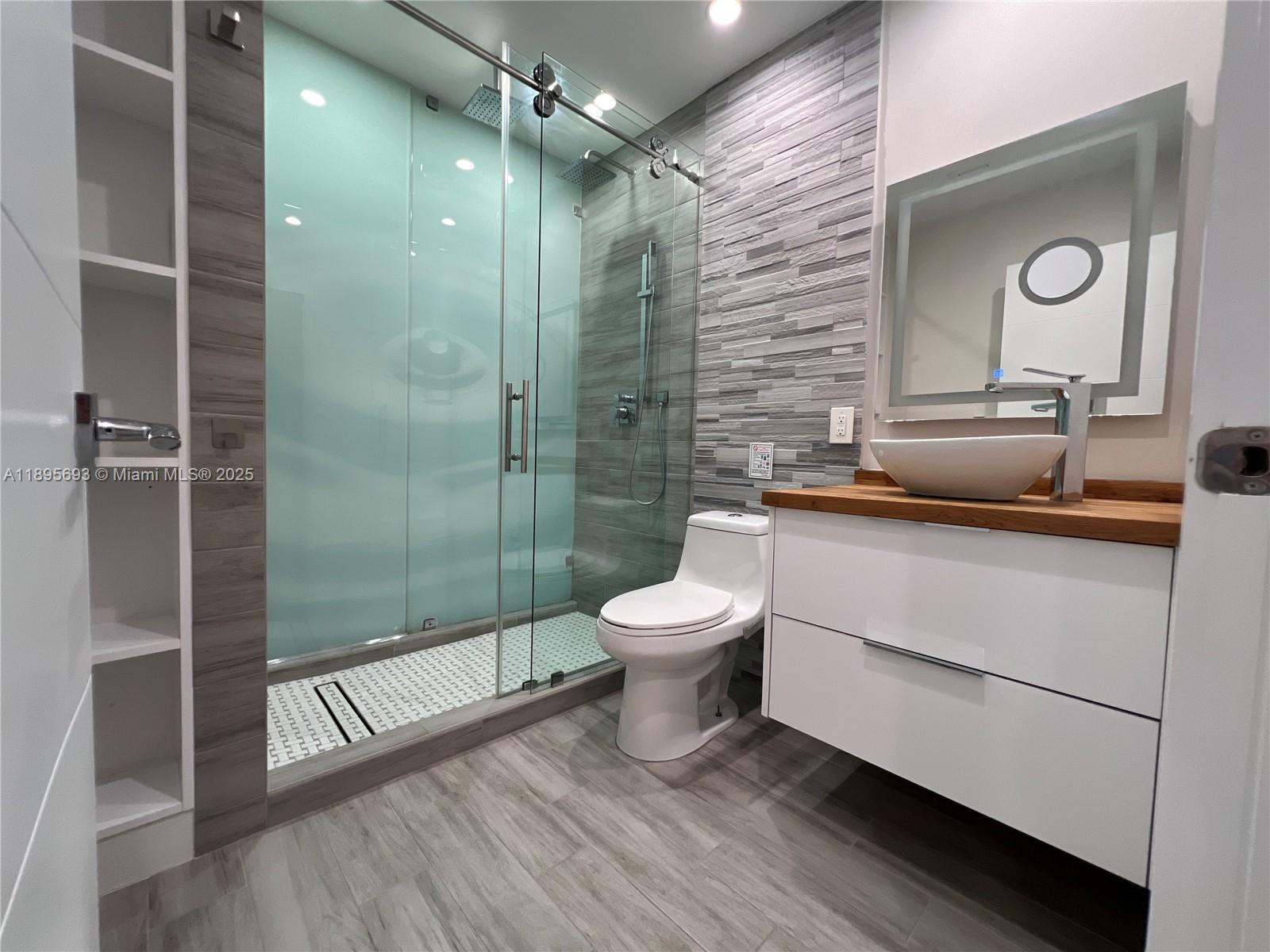 HOLLYWOOD HILLS AMEN PLAT - Residential Lease