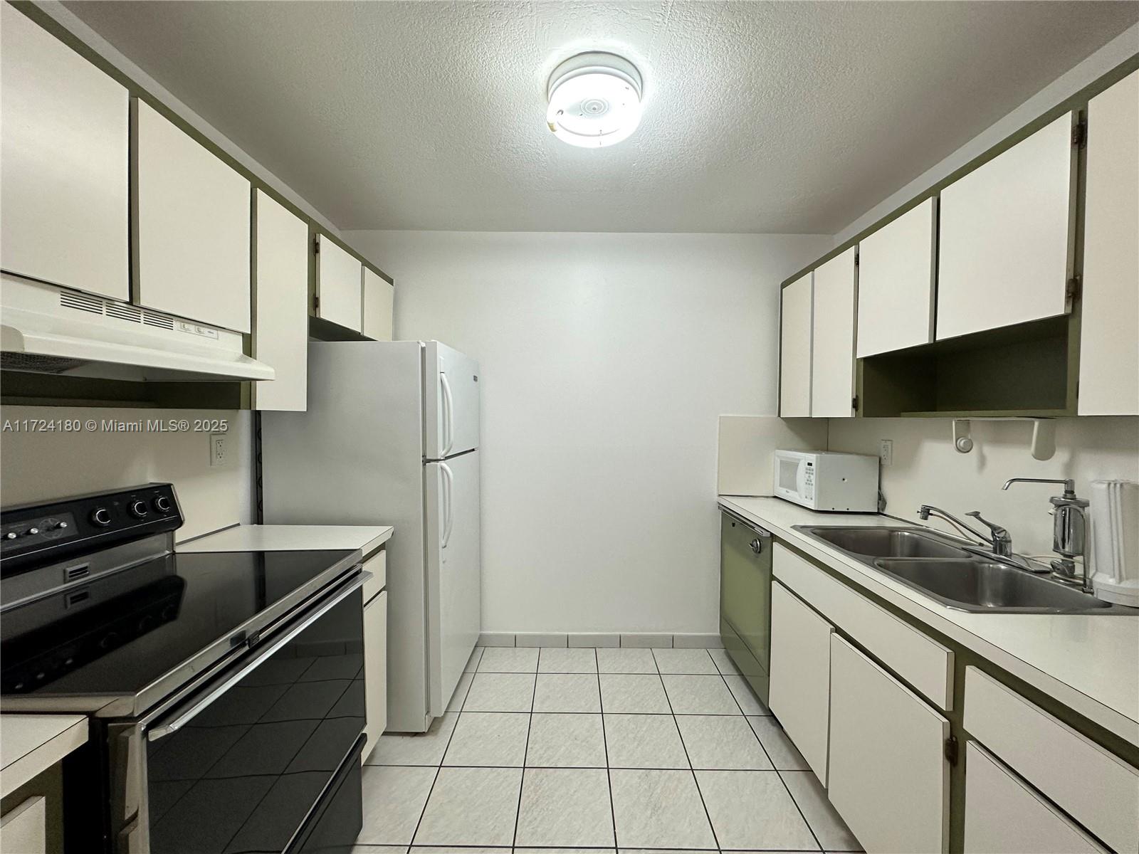 4670 W 13th Ln 305, Hialeah, Miami-Dade County, Florida - 1 Bedrooms  
1 Bathrooms - 