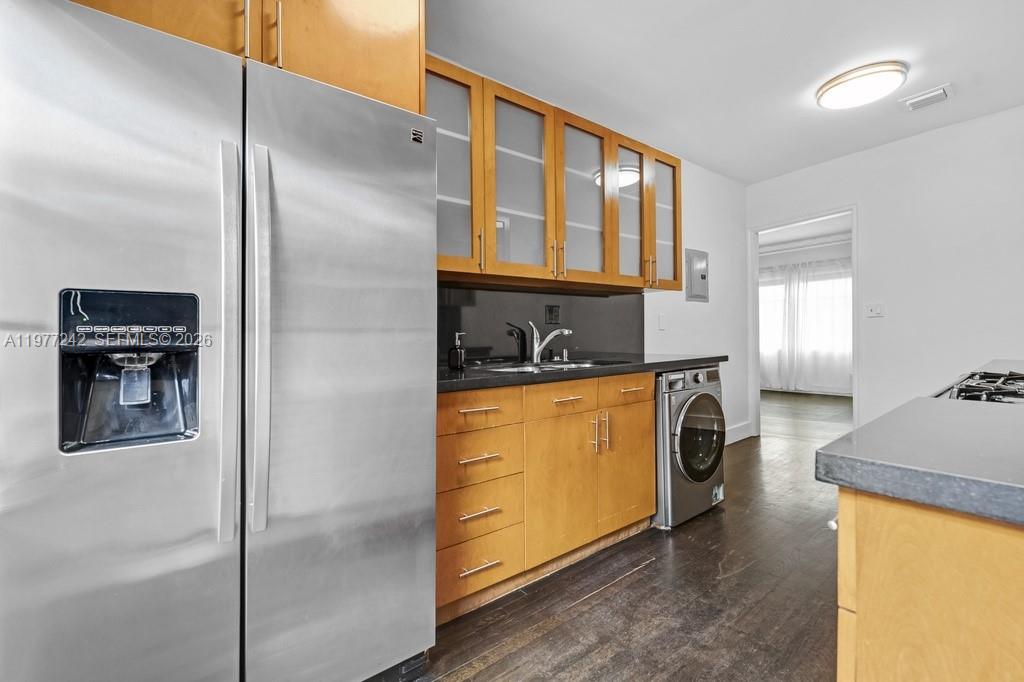 FLAMINGO WAVE CONDO - Residential