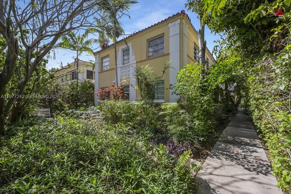 FLAMINGO WAVE CONDO - Residential