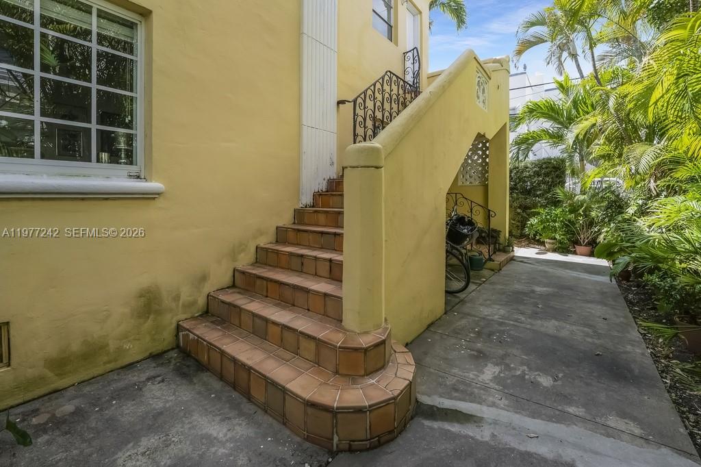 FLAMINGO WAVE CONDO - Residential