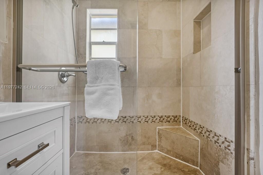 FLAMINGO WAVE CONDO - Residential