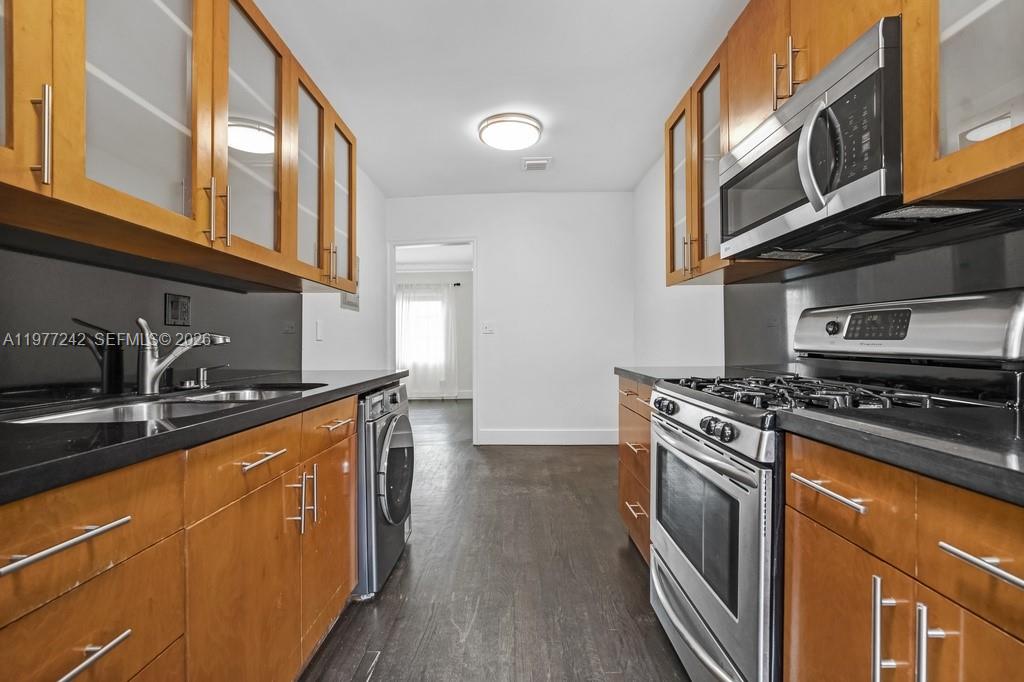 FLAMINGO WAVE CONDO - Residential