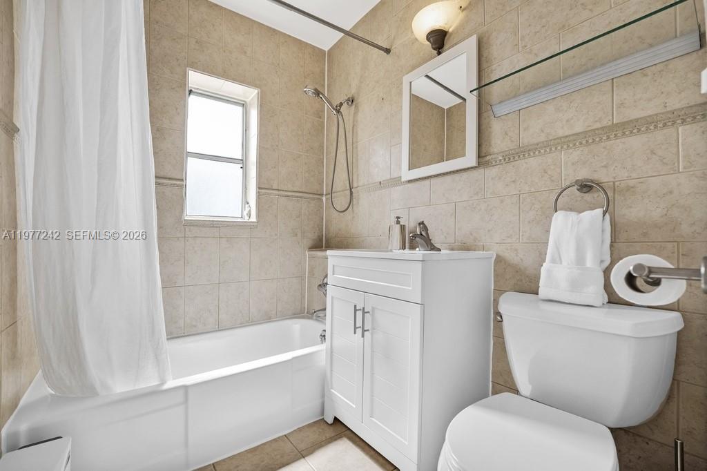 FLAMINGO WAVE CONDO - Residential