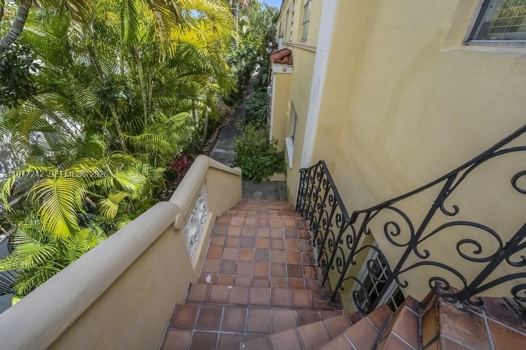 FLAMINGO WAVE CONDO - Residential