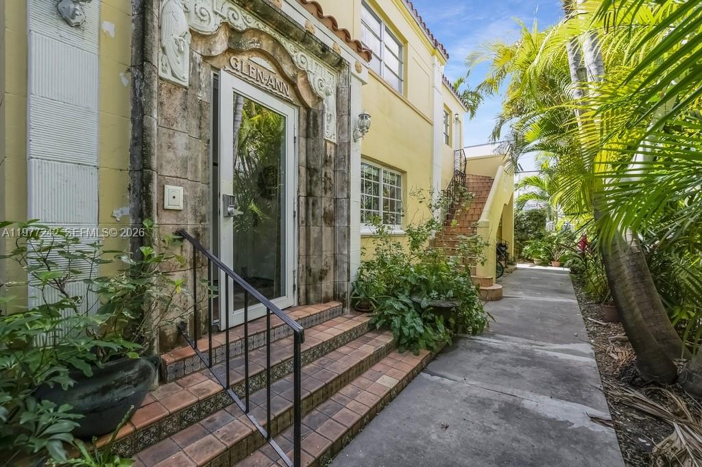 FLAMINGO WAVE CONDO - Residential