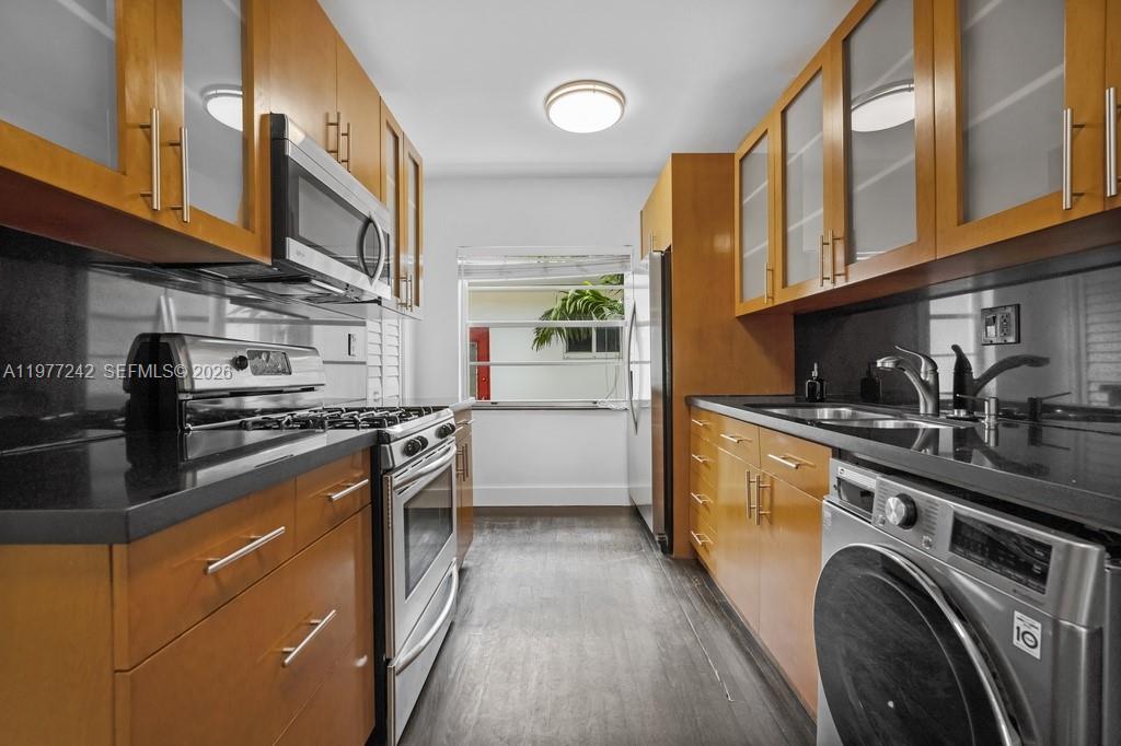 FLAMINGO WAVE CONDO - Residential