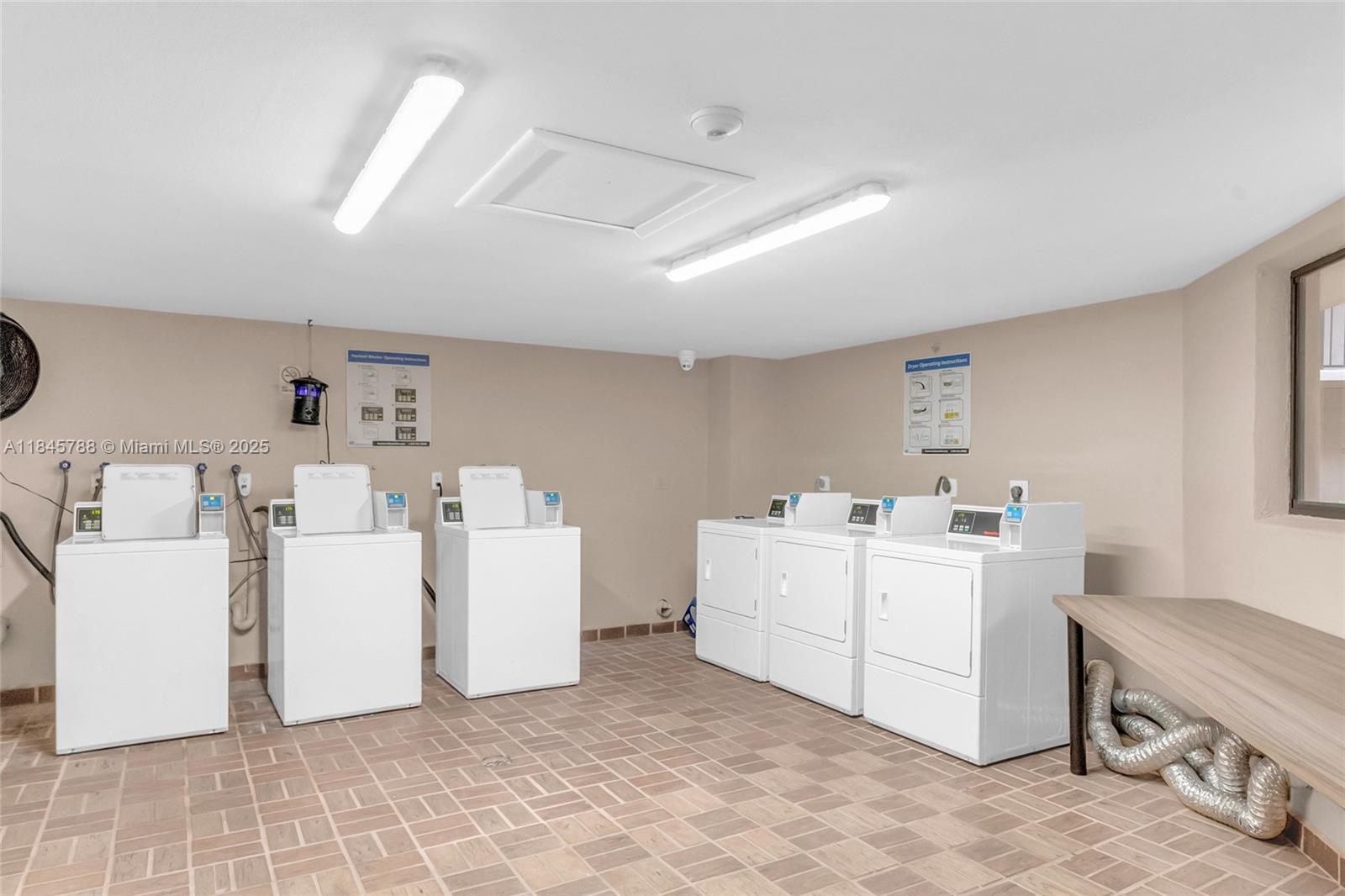 HORIZONS WEST CONDO #9 - Residential