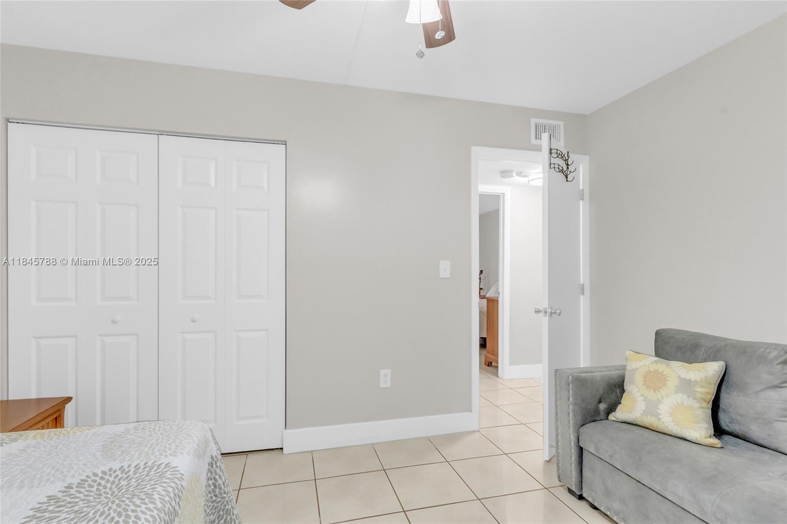 HORIZONS WEST CONDO #9 - Residential