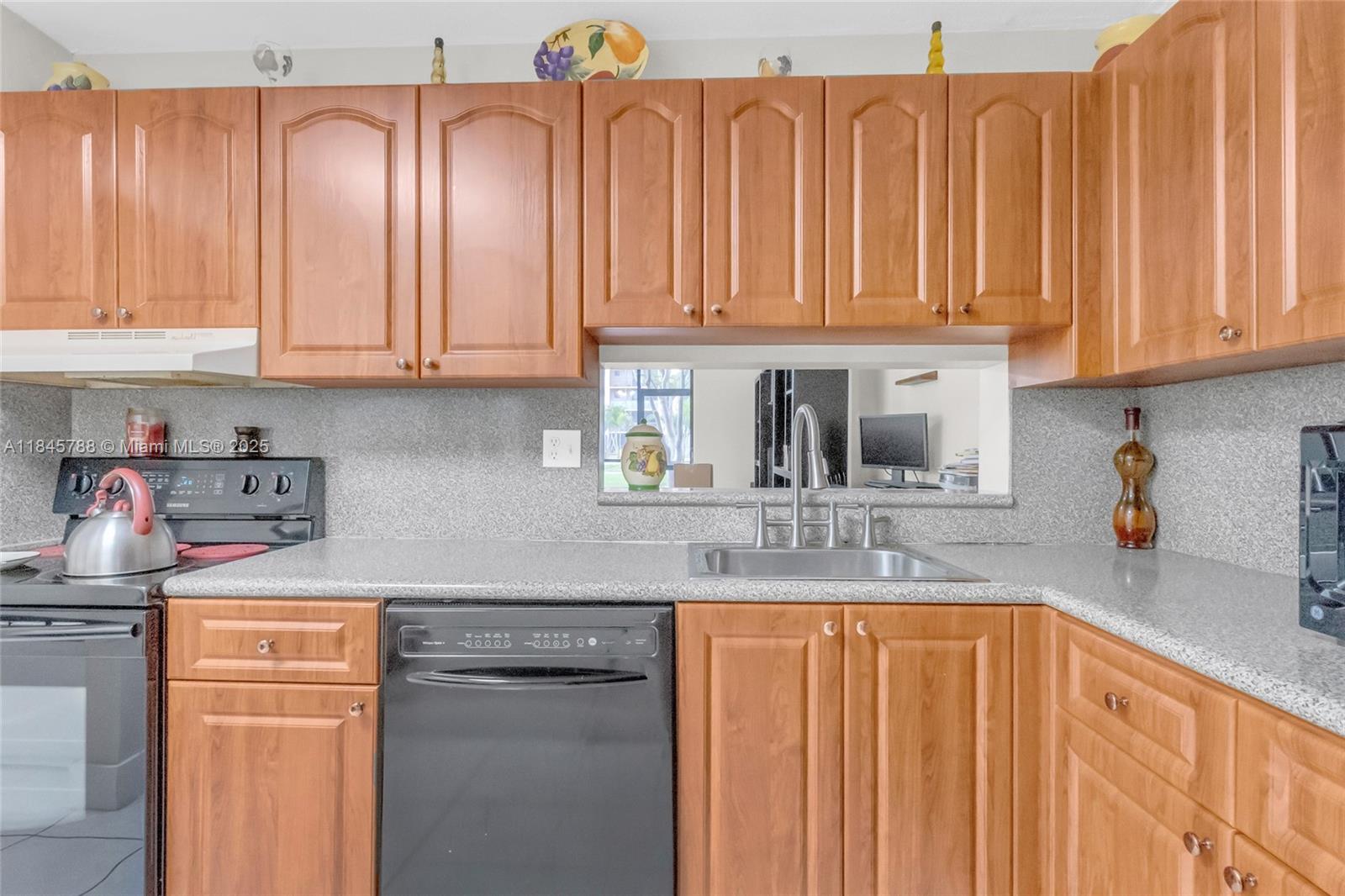 HORIZONS WEST CONDO #9 - Residential