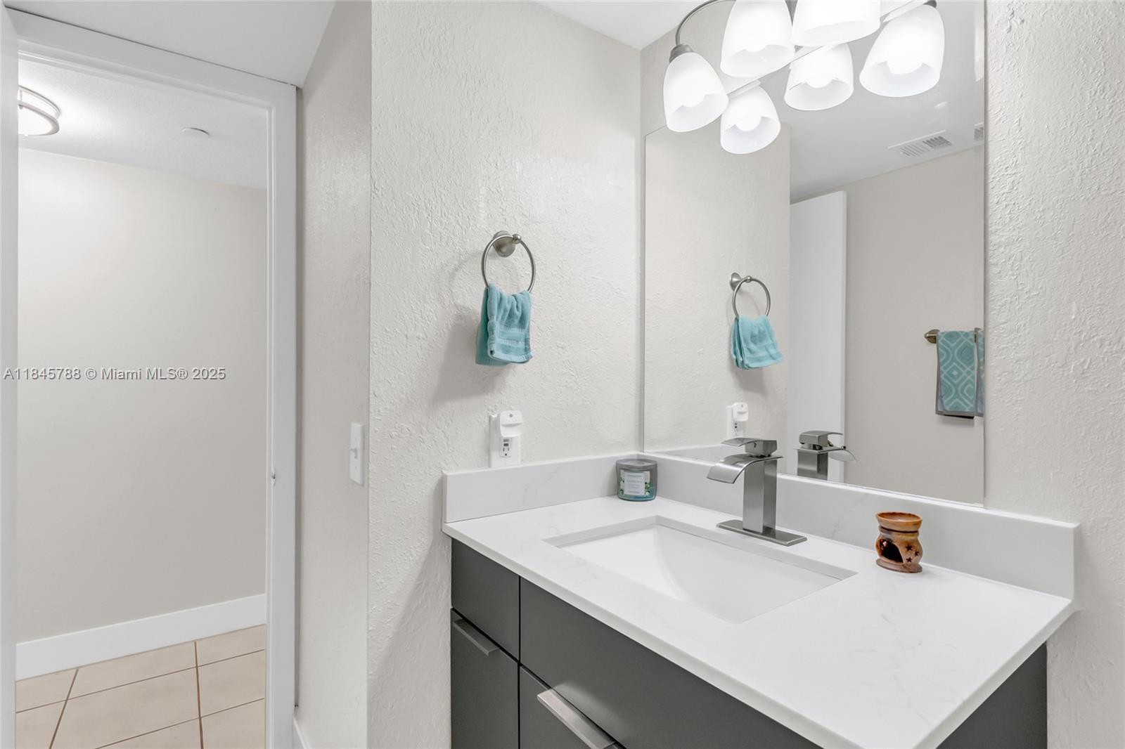 HORIZONS WEST CONDO #9 - Residential