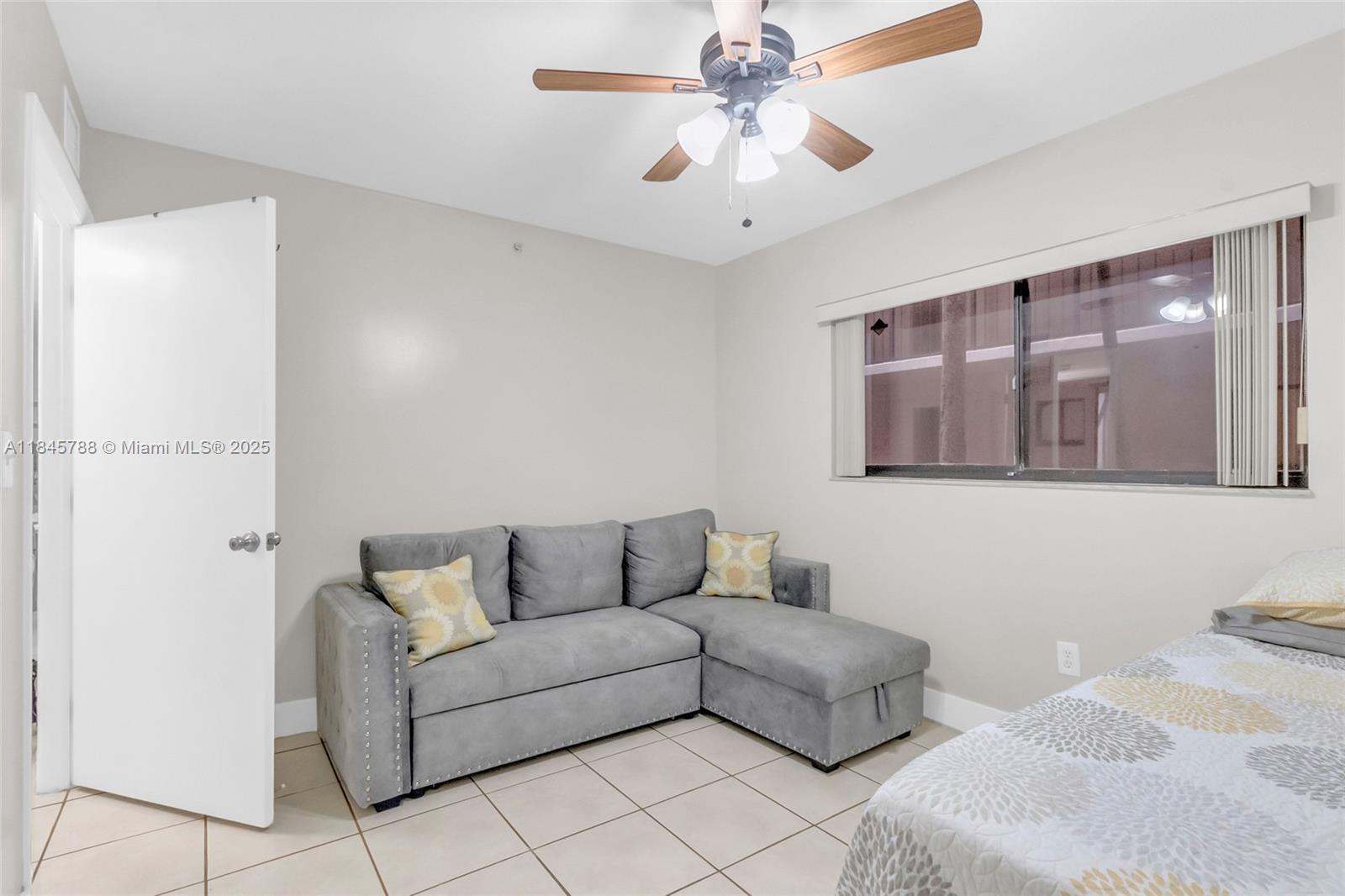 HORIZONS WEST CONDO #9 - Residential