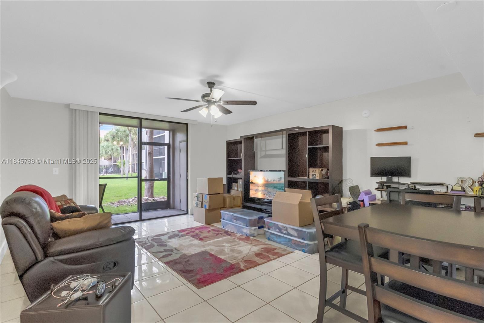 HORIZONS WEST CONDO #9 - Residential