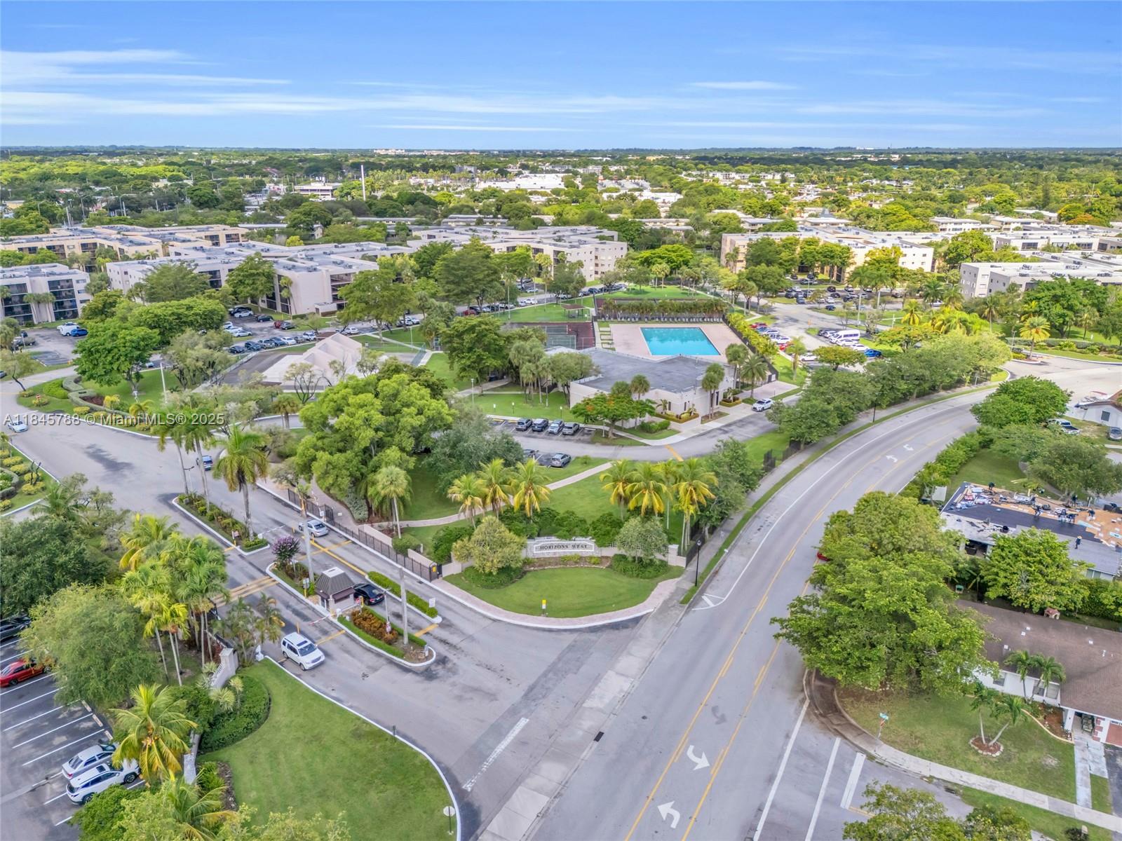 HORIZONS WEST CONDO #9 - Residential