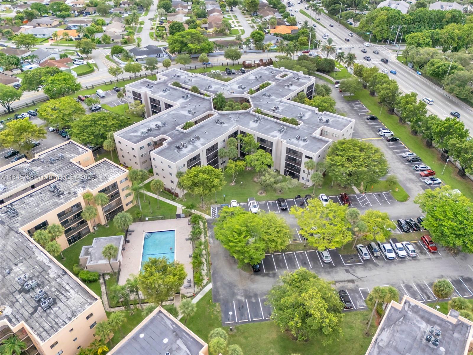 HORIZONS WEST CONDO #9 - Residential