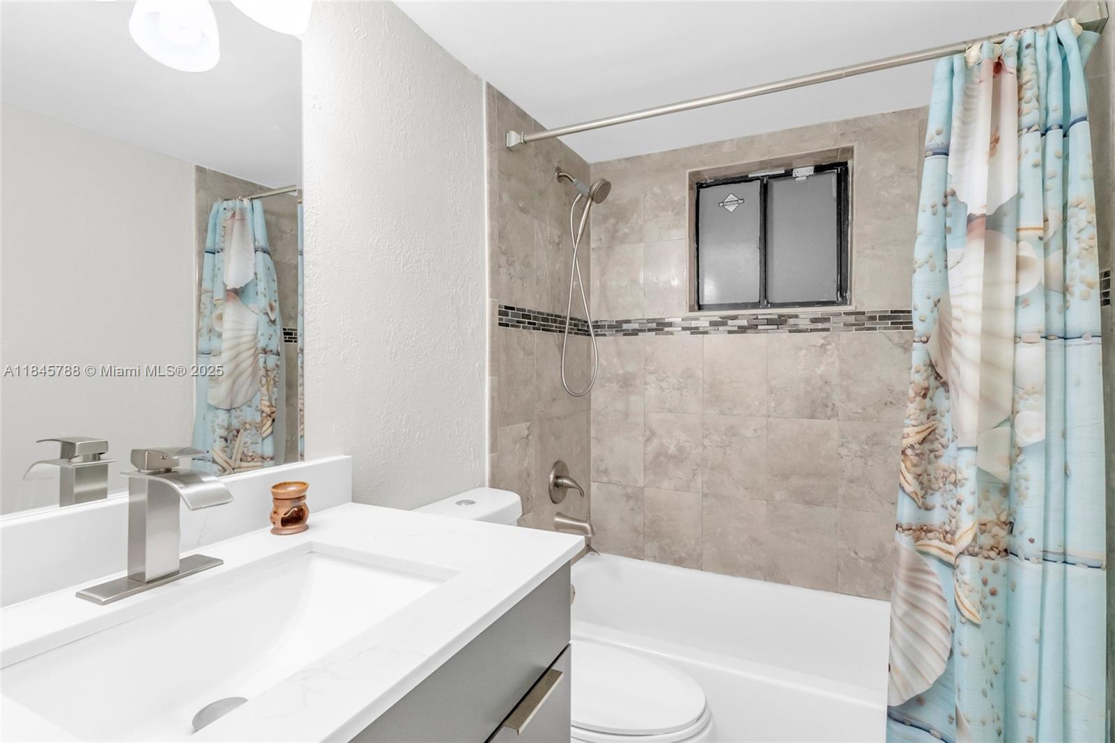 HORIZONS WEST CONDO #9 - Residential