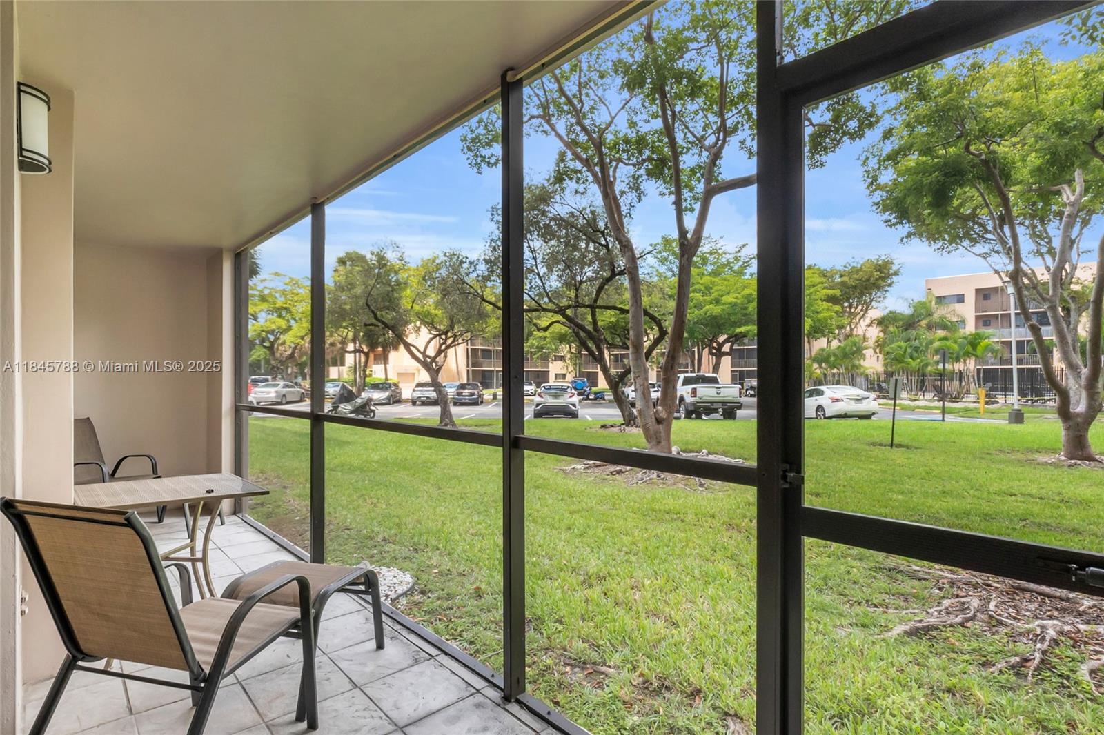 HORIZONS WEST CONDO #9 - Residential