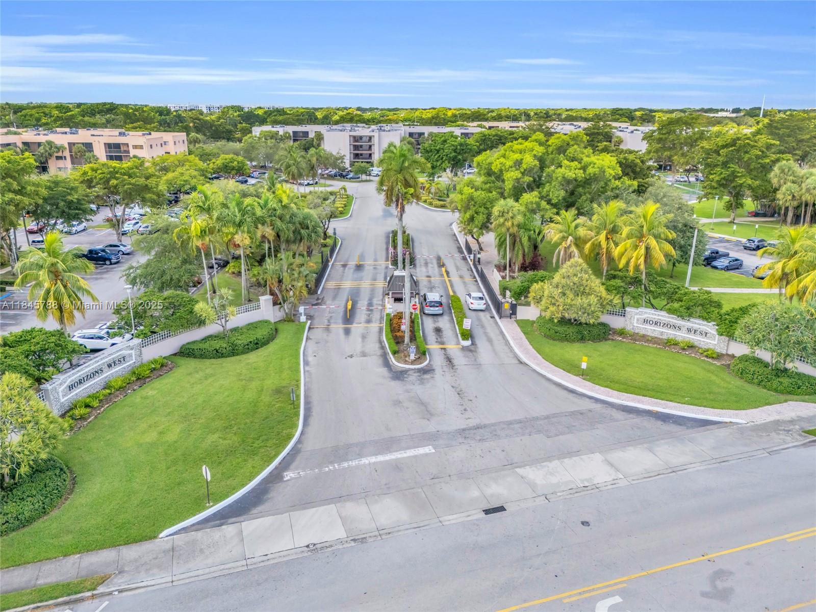 HORIZONS WEST CONDO #9 - Residential