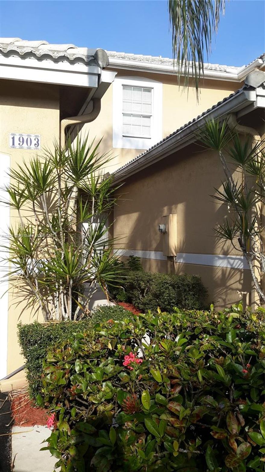 Immaculate and beautifully decorated Townhouse in the sought after San Messina community.  Open and spacious floor plan with Granite countertops, Stainless Steel Appliances, screened in Patio.  All ages are welcomed in this community. Amenities include a resort-style swimming pool, a playground for the little ones and a volleyball court.  All Weston schools hold an "A" rating and two of their school are within walking distance as well as the shopping plaza. (Older Dog will be loose in garage).