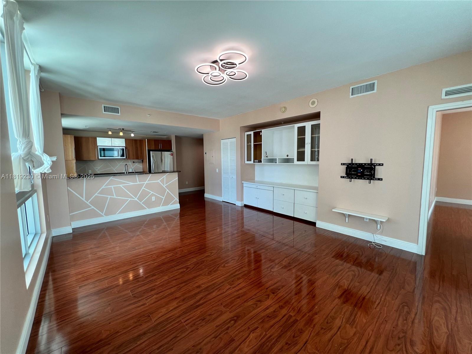 300 S Biscayne Blvd 2401, Miami, Broward County, Florida - 1 Bedrooms  
2 Bathrooms - 