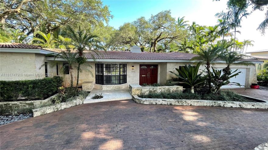 Great North Gables 4/3 home, Sitting in a generous 23,665 square feet lot, tree-lined street. 
This one story residence with wood floors has the floor plan ideal to entertain featuring a lot of space for a formal dining,  a formal living , family room and a office with 2 car garage with storage.

Spectacular lot with room to expand