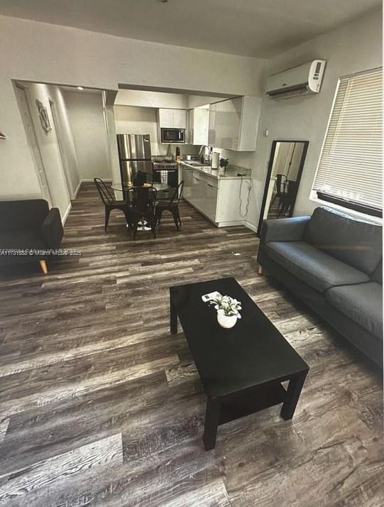 2655 Sw 24th Ave 4, Miami, Broward County, Florida - 2 Bedrooms  
1 Bathrooms - 