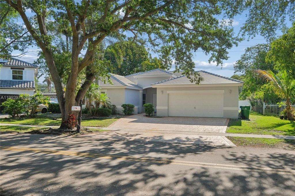 Photo of 2025 SW 90th Ave, Miramar, FL 33025 (MLS # A11992975)