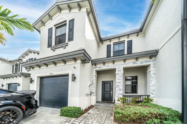 VISTA LAGO - Residential