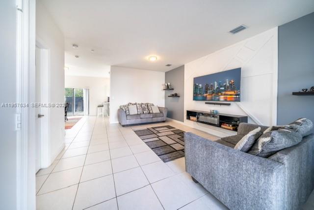 VISTA LAGO - Residential