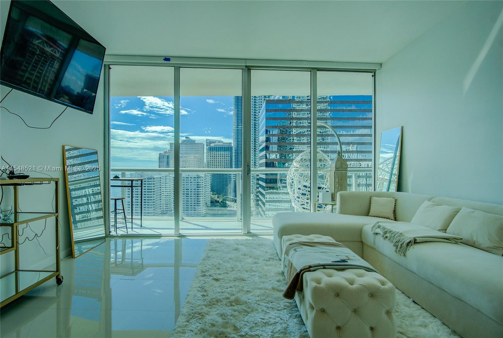 495 Brickell Ave 2111