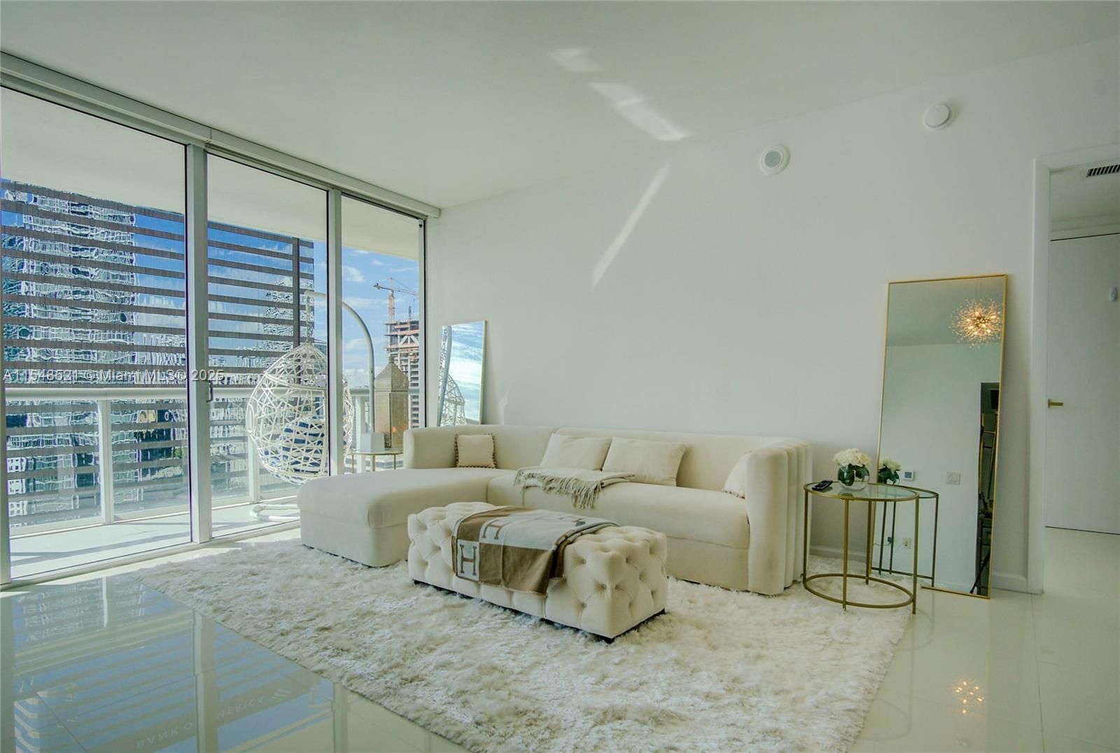 495 Brickell Ave 2111