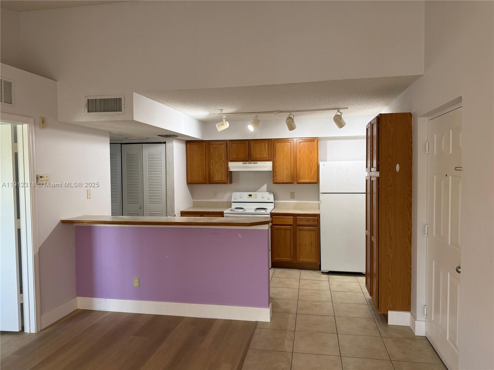 NOB HILL LANDINGS CONDOMI - Residential Lease