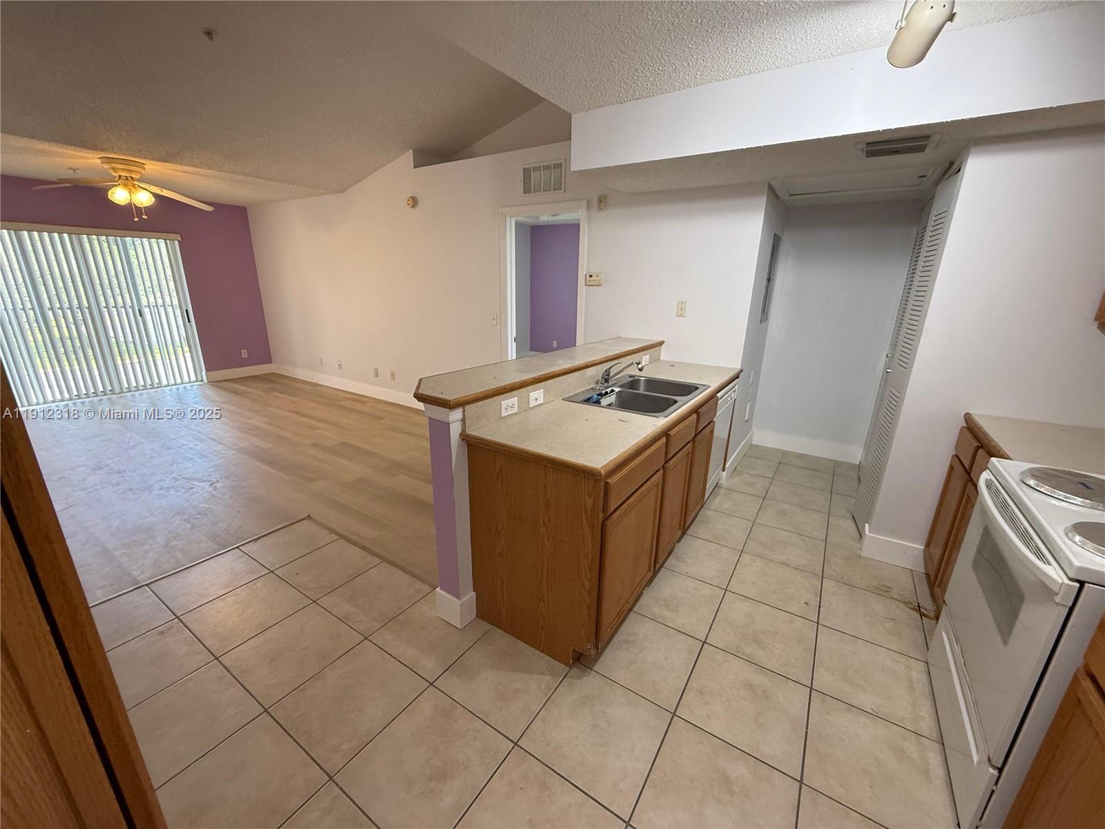 NOB HILL LANDINGS CONDOMI - Residential Lease