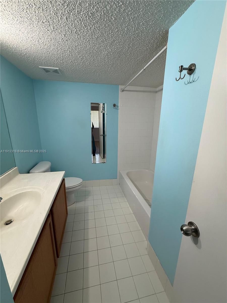 NOB HILL LANDINGS CONDOMI - Residential Lease