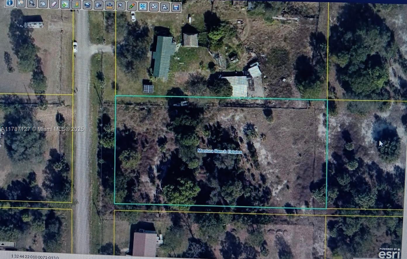VERY NICE PROPERTY OF 1.25 ACRES OF LAND IN MONTURA RANCH ESTATES. HENDRY COUNTY. FLORIDA. YOU CAN BUILD A HOUSE AND HAVE DOGS, CATS, CHICKENS AND HORSES. CLOSE TO STORES AND STATE ROAD 80 AND THE 27