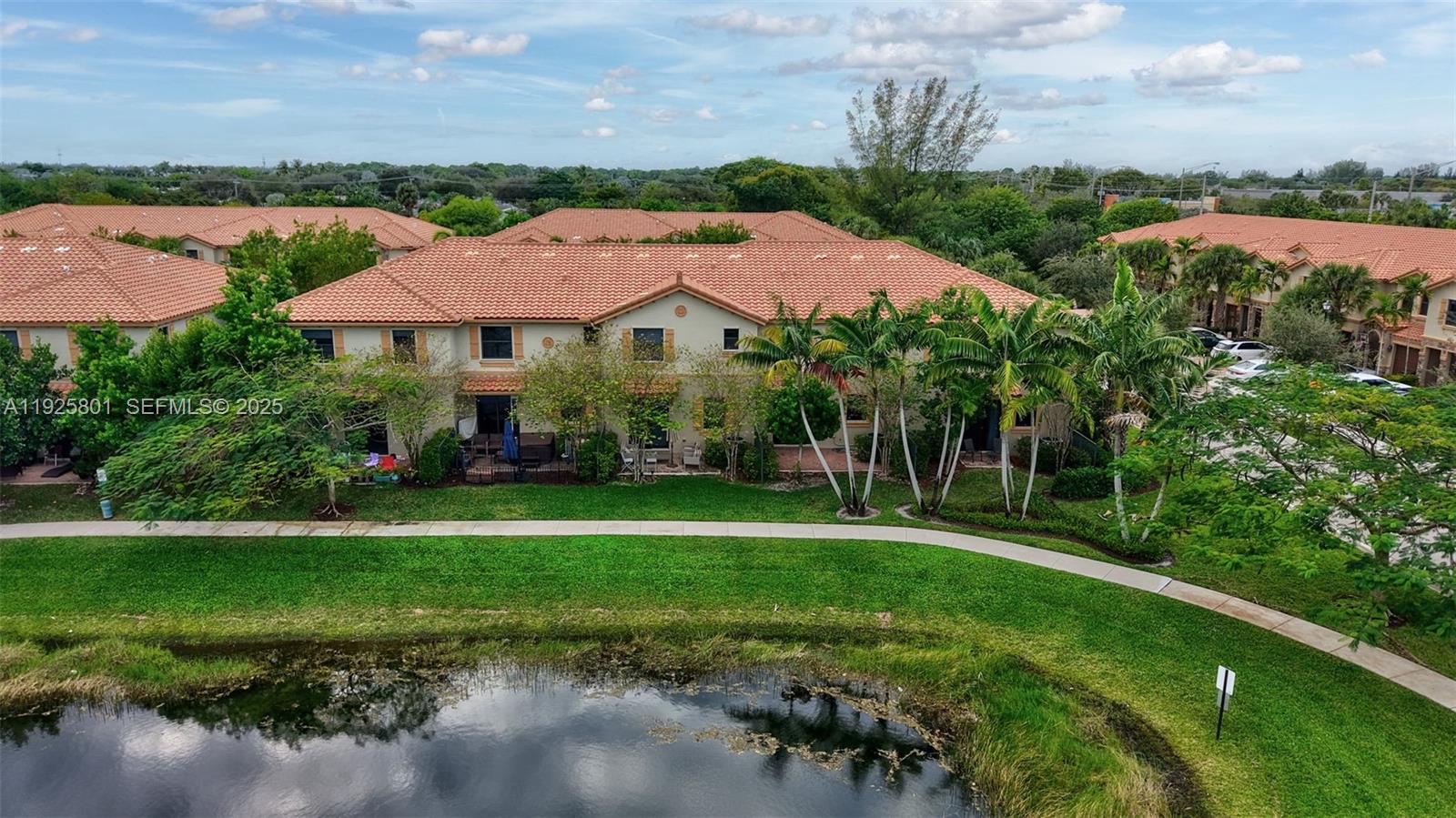 SIMONTON COURT - Residential