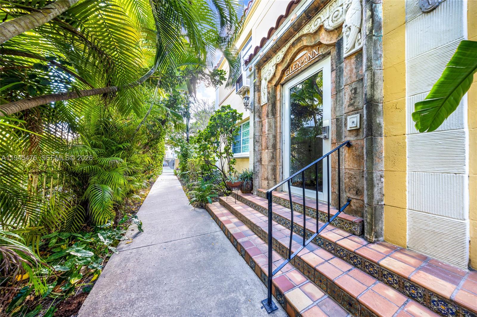 FLAMINGO WAVE CONDO - Residential