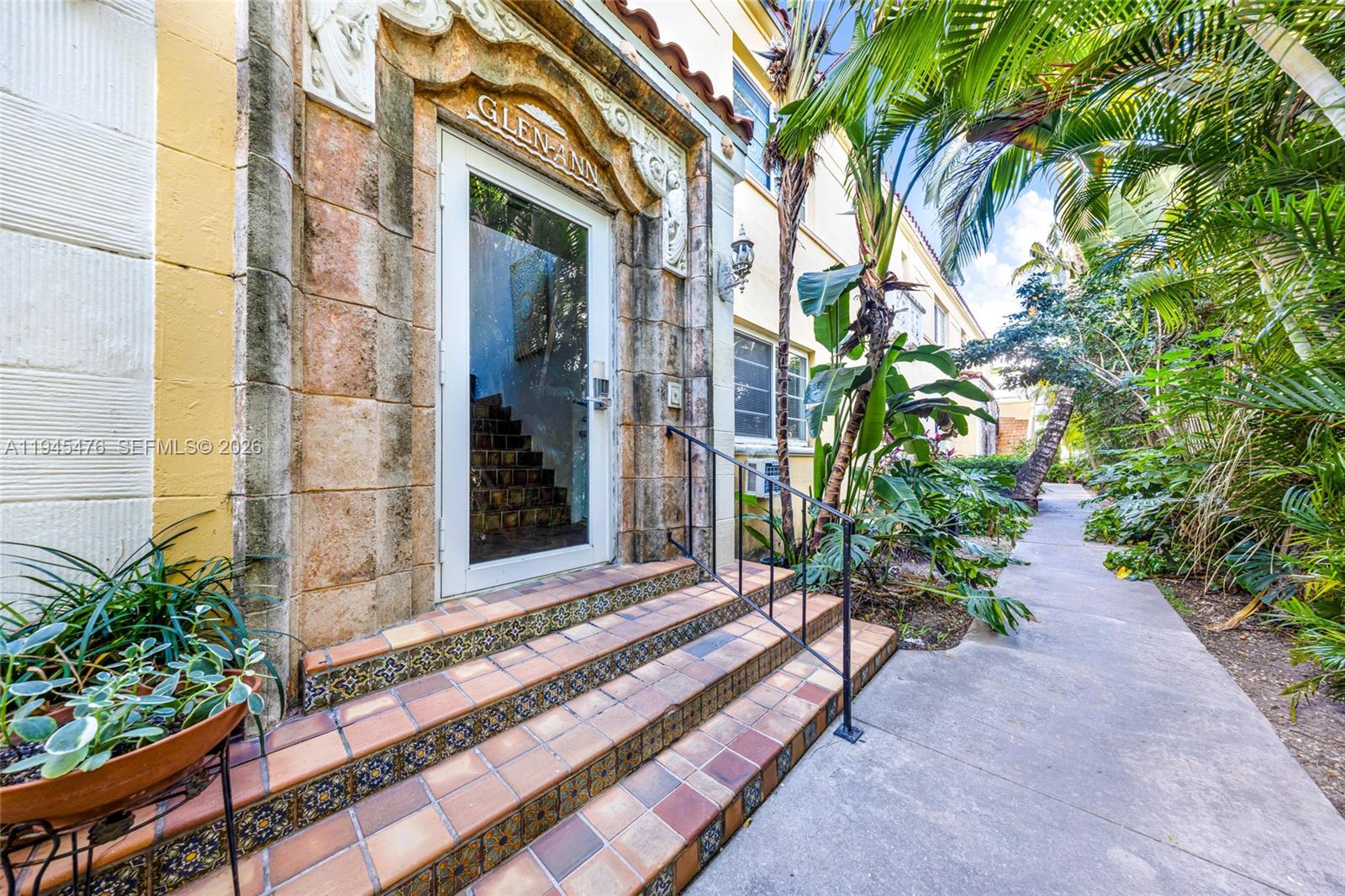 FLAMINGO WAVE CONDO - Residential