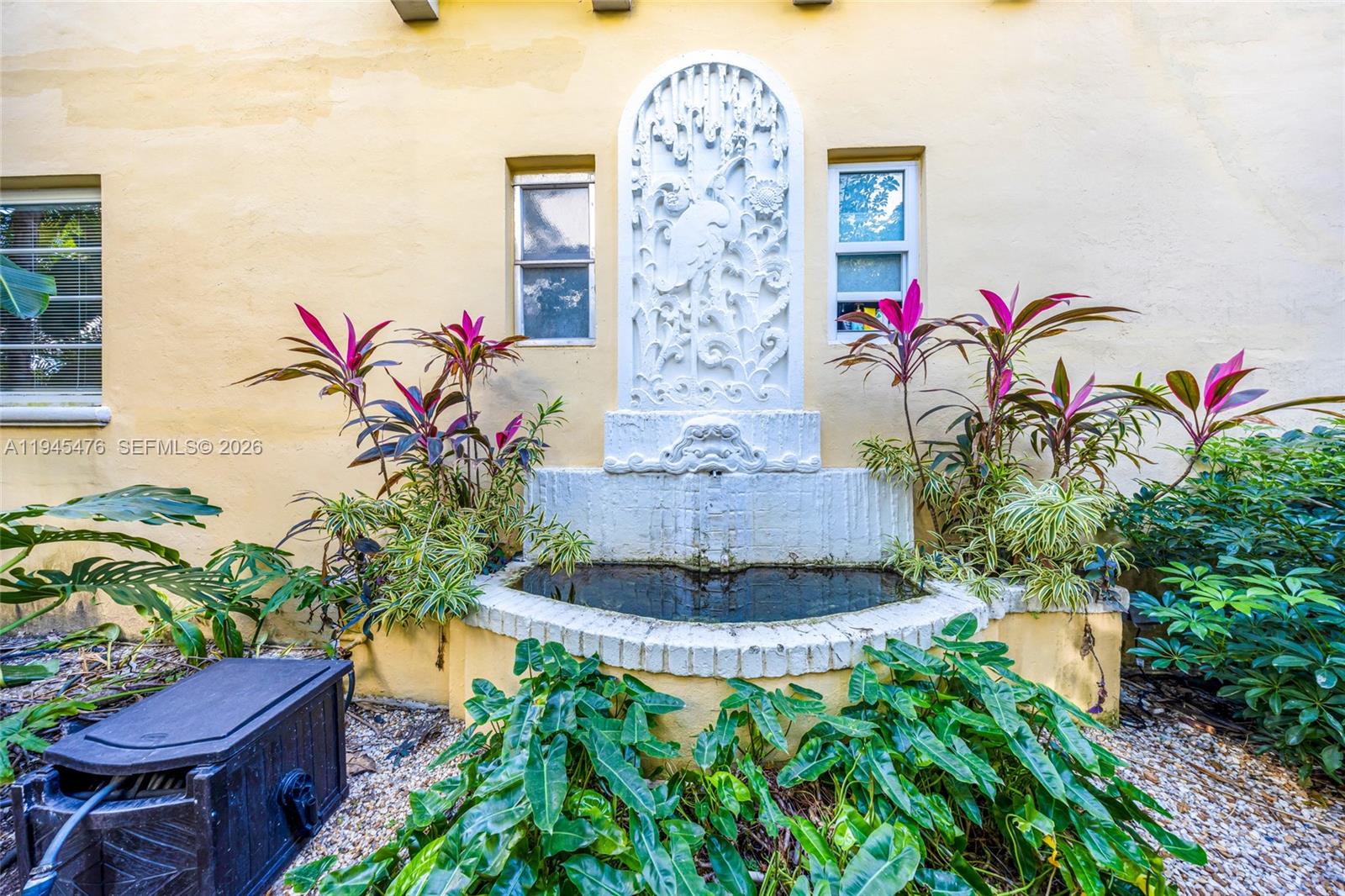 FLAMINGO WAVE CONDO - Residential