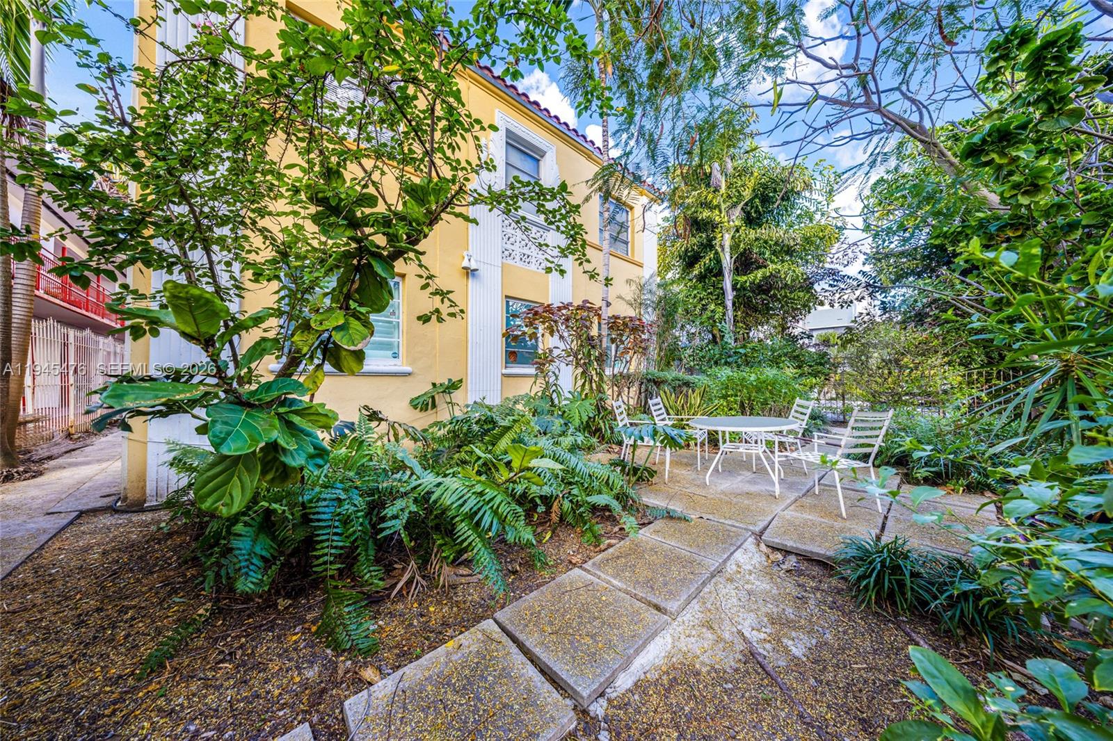 FLAMINGO WAVE CONDO - Residential