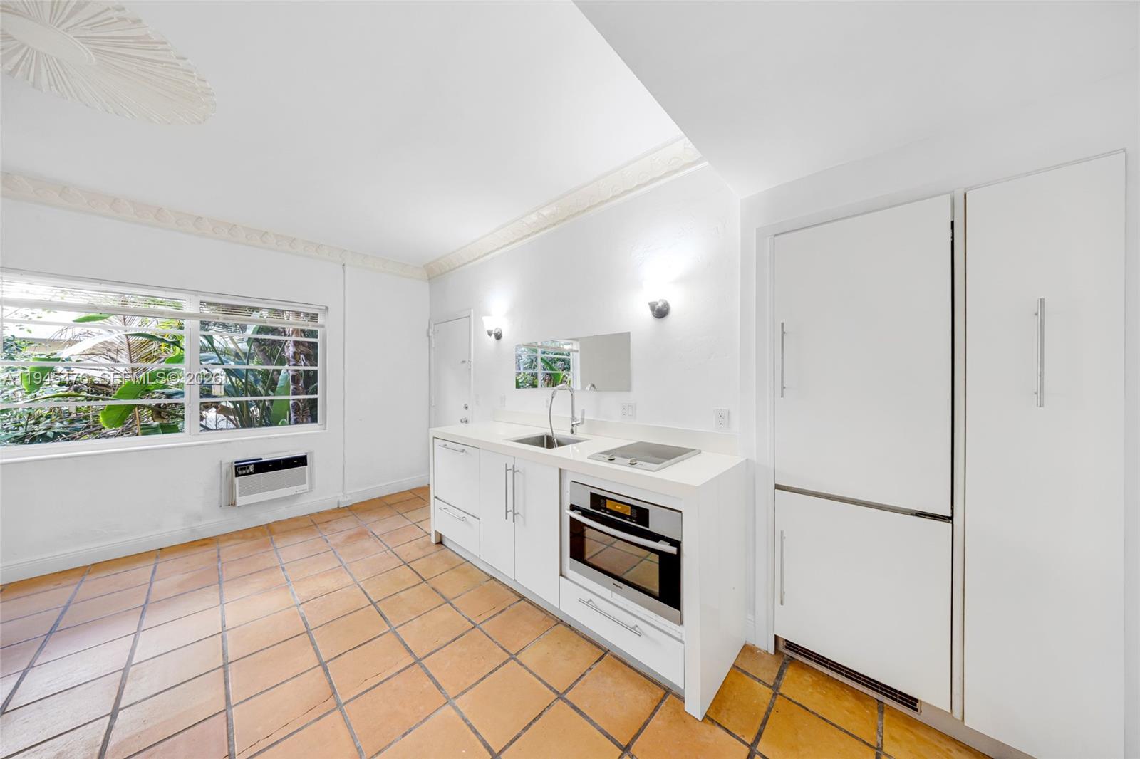 FLAMINGO WAVE CONDO - Residential