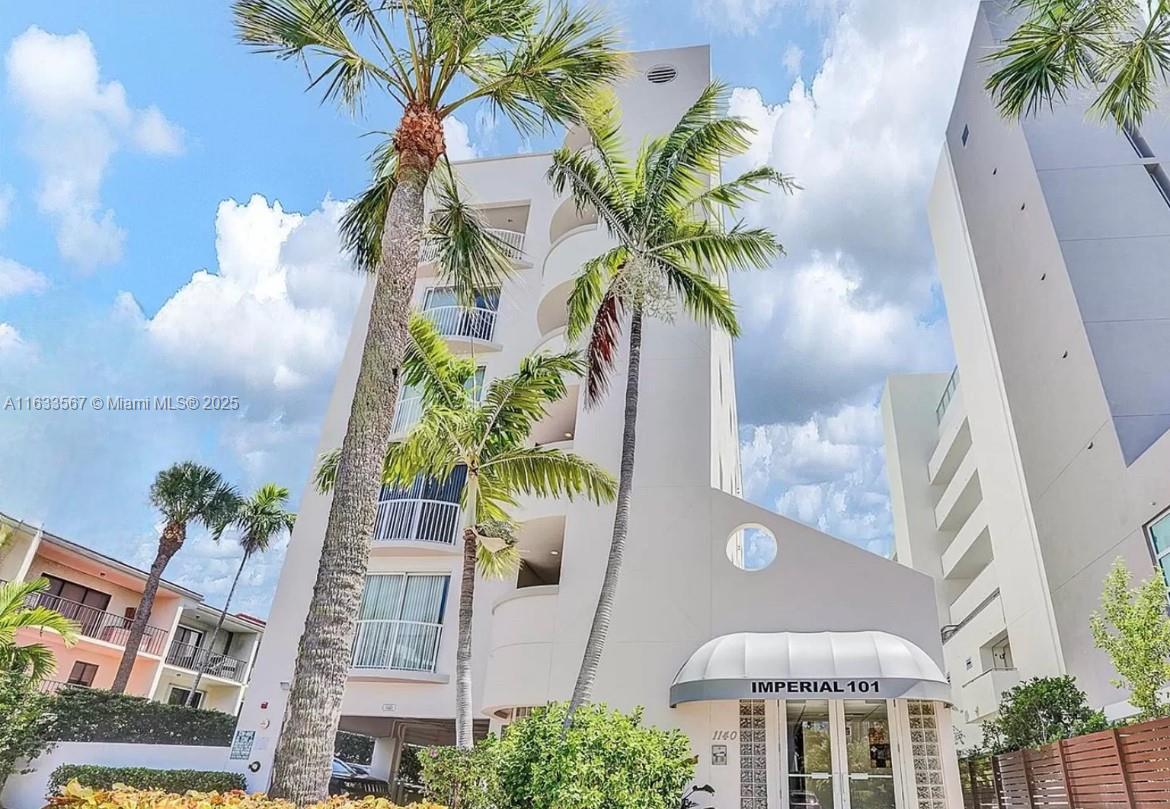 1140 101st St 202-B, Bay Harbor Islands, Miami-Dade County, Florida - 2 Bedrooms  
2 Bathrooms - 
