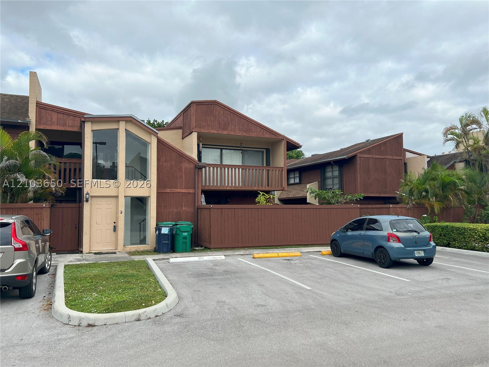 View photos, virtual tours, details... 6211 SW 116th Pl F