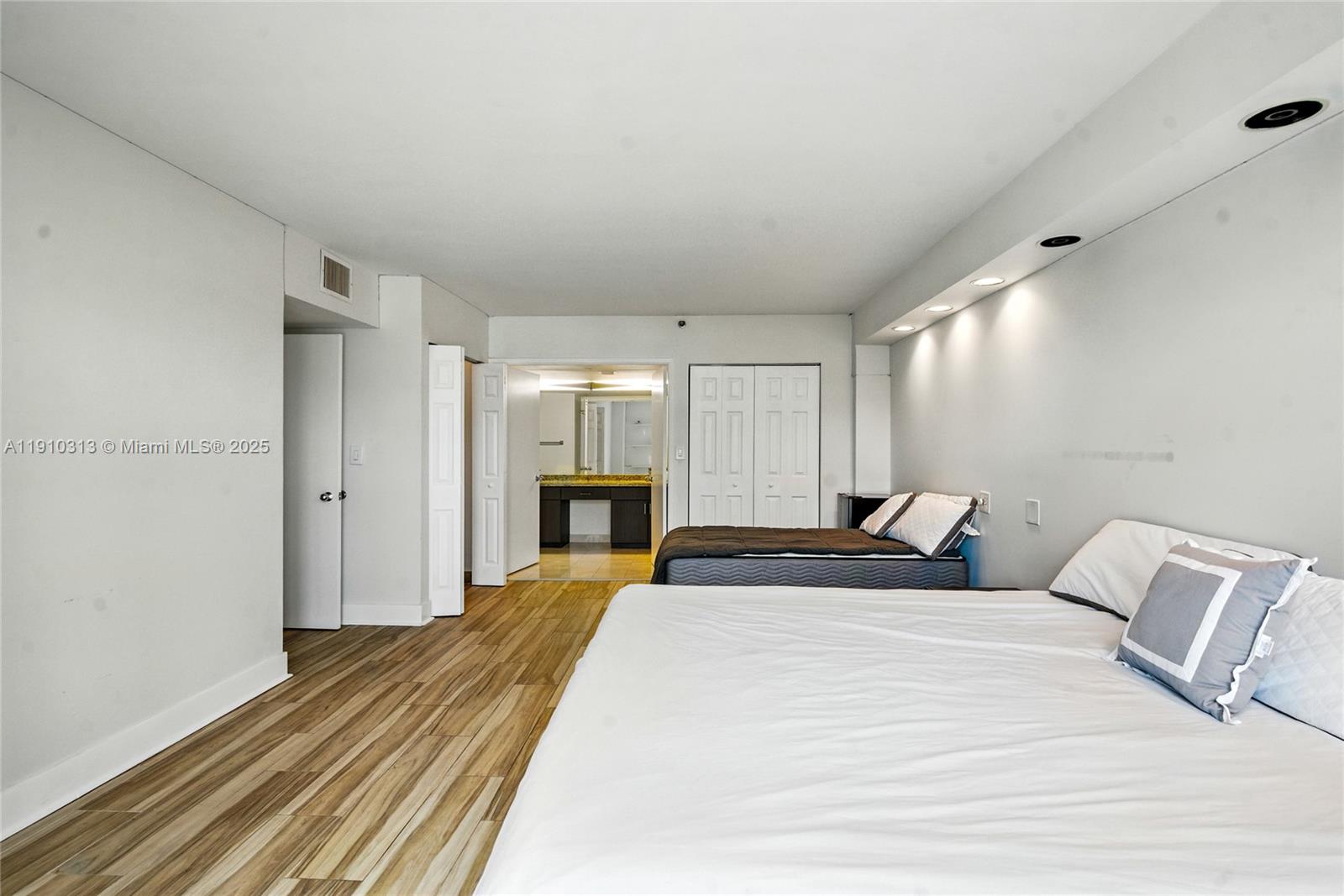 MYSTIC POINTE CONDO NO ON - Residential Lease