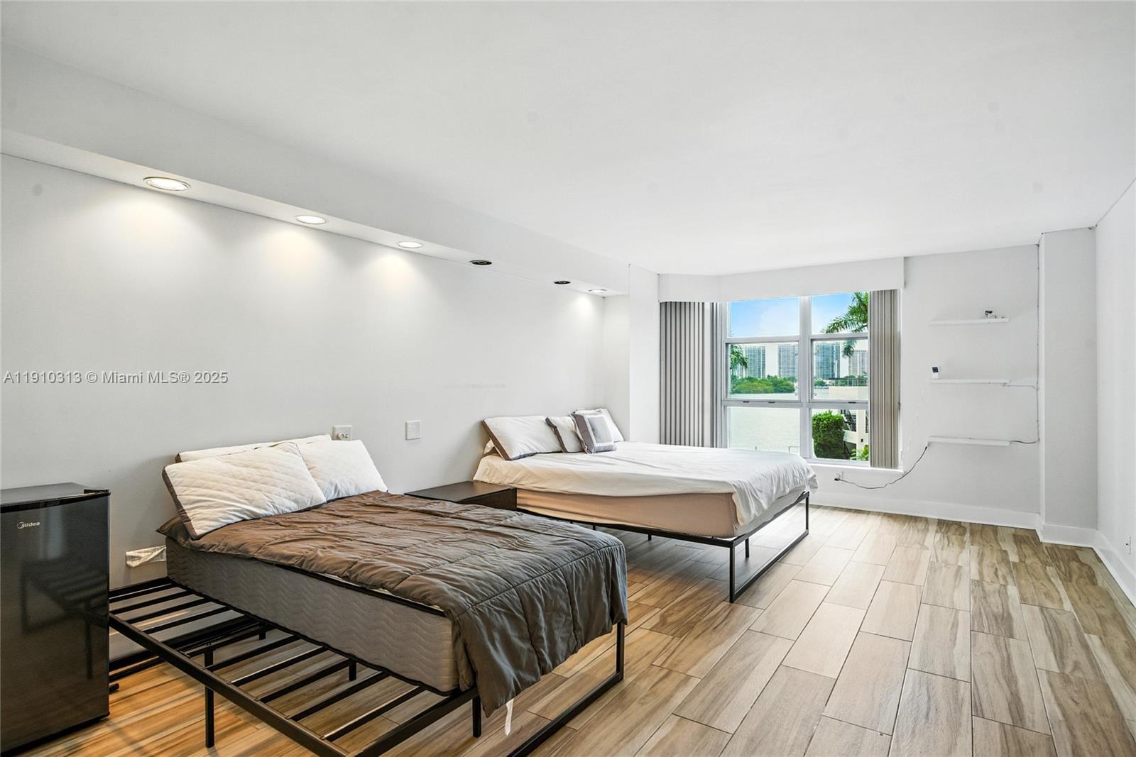 MYSTIC POINTE CONDO NO ON - Residential Lease