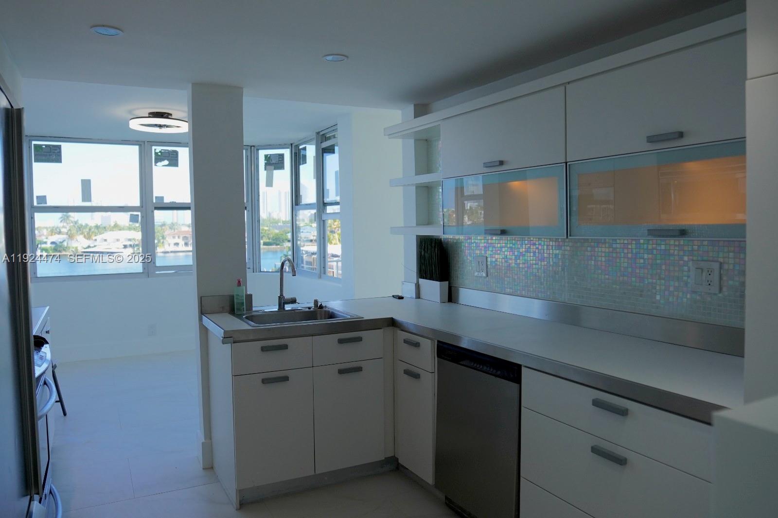 16570 NE 26th Ave 5G BOAT SLIP INCLUDED