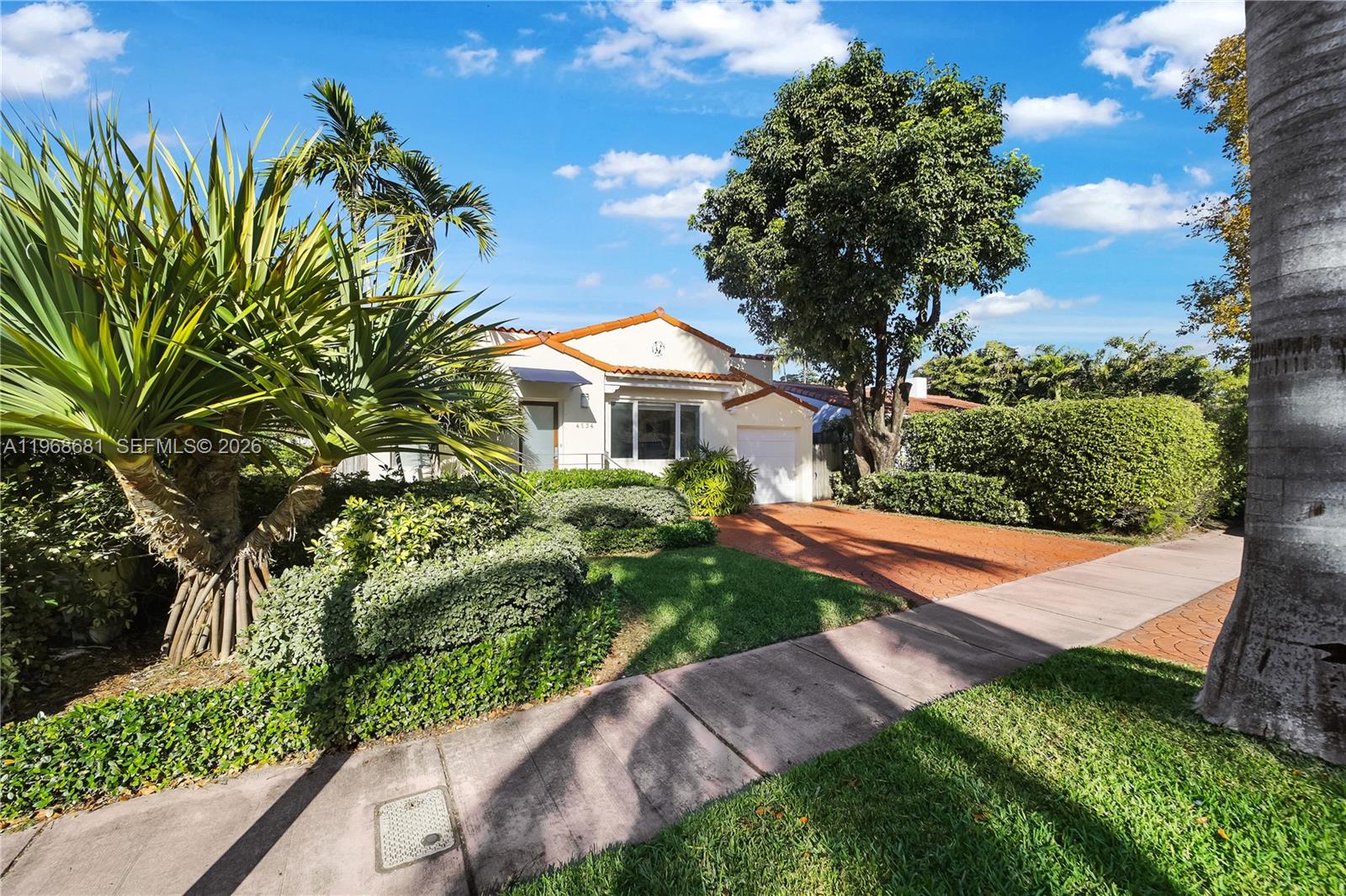 SURPRISE LAKE - Residential