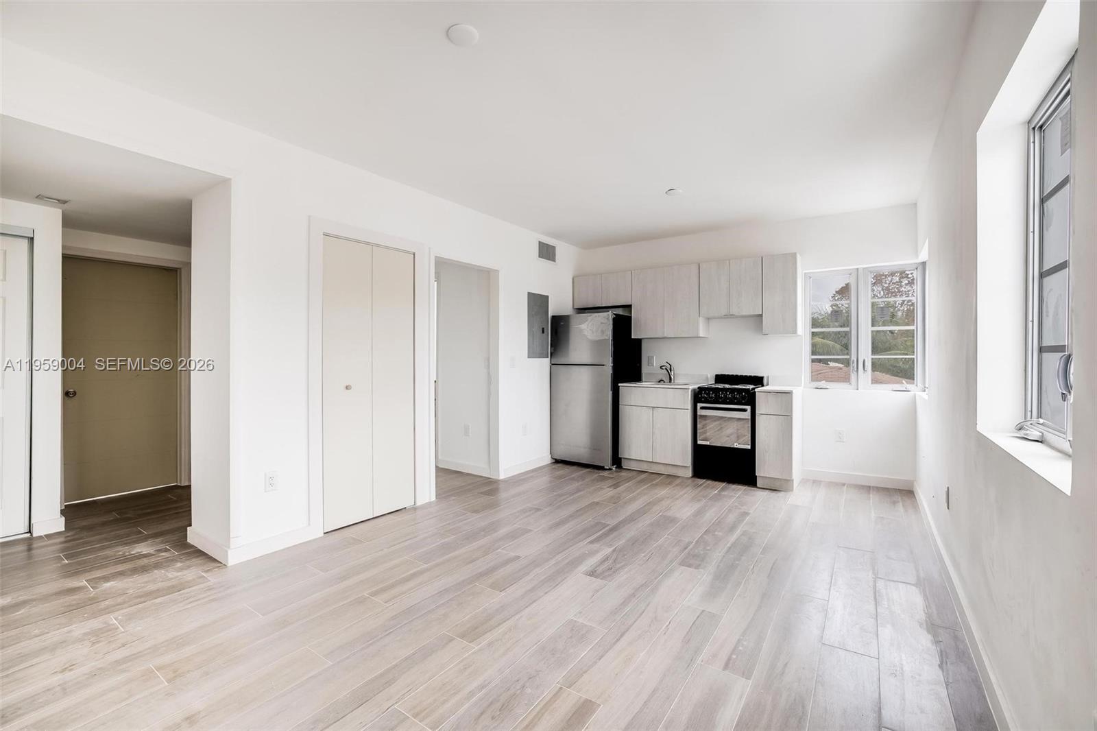 THE COURTYARD AT MORNINGS - Residential Lease