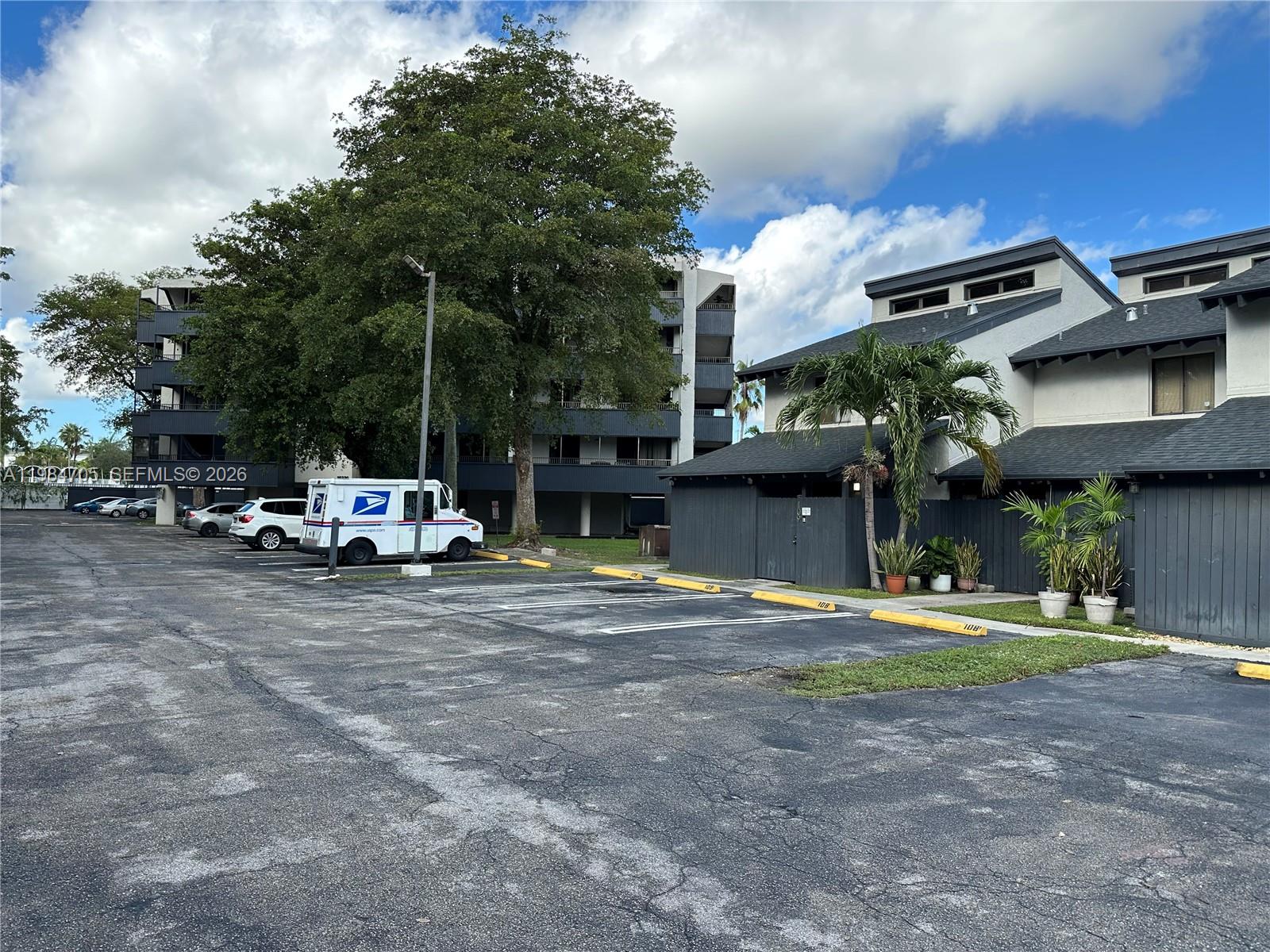 PARKWAY GROVE CONDO PART - Residential Lease